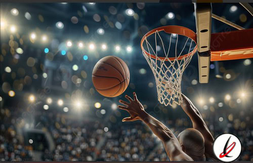 Un jugador de baloncesto enérgicamente intentando encestar una canasta en un partido en un estadio lleno, con luces brillantes y público en el fondo.
