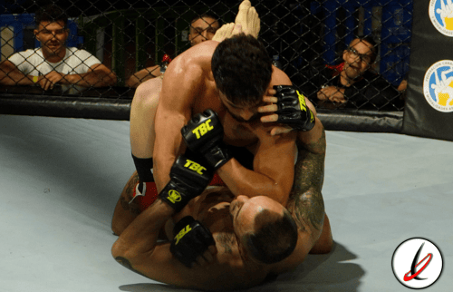 José Sánchez “Sasi” vs Kevin Perdomo en The Battle Championship 10, pelea en acción.