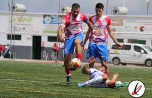 Adrian Barrera en la previa del partido aplazado de El San Bartolomé contra el Atlético Paso