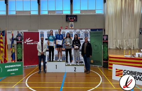 Jugador de bádminton en la cancha, foto “badminton_master_alfajarin_2”