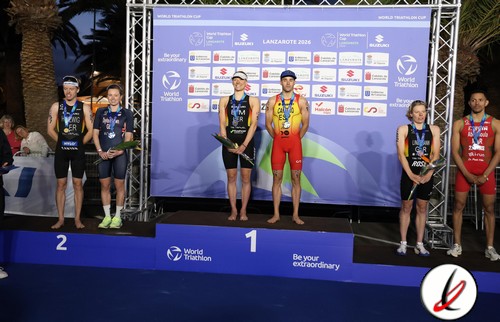 Podio de la Copa del Mundo de Triatlón de Lanzarote con David Cantero en primer lugar.