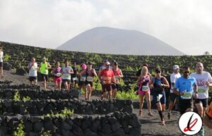 Preparativos para Wine Run con personas organizándose en el evento.