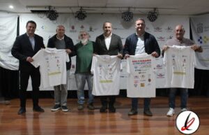 Presentación del torneo Ajaches con diapositivas y temática deportiva en la imagen.