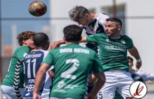 Jugadores del El Unión Sur Yaiza superados por la UD San Fernando en el estadio de Yaiza