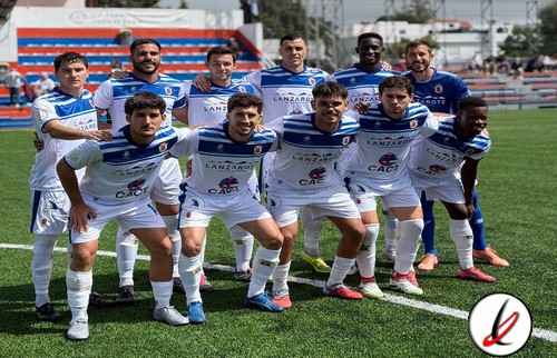 Jugadores del Panadería Pulido San Mateo y la UD Lanzarote celebran el empate en el último momento del partido