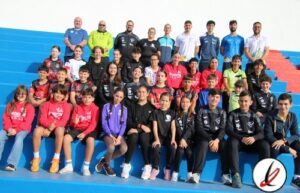 Participantes en la jornada de tecnificación de bádminton en Lanzarote, foto del evento en acción.